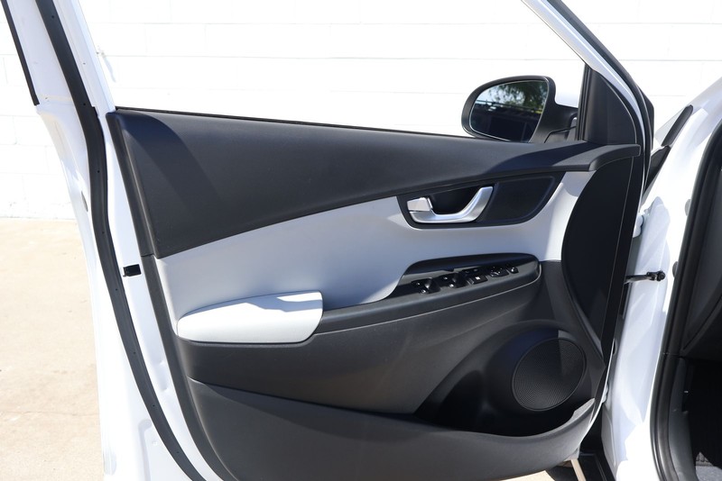 Hyundai Kona Electric Vehicle Full-screen Gallery Image 14