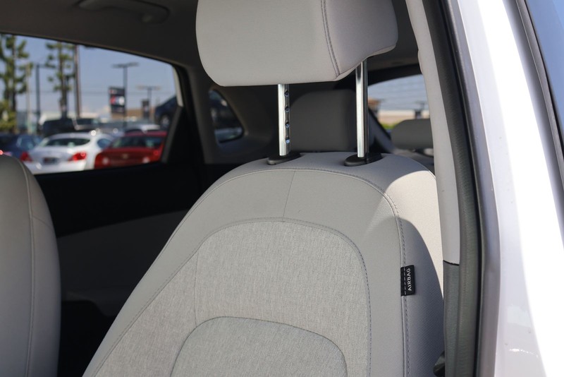 Hyundai Kona Electric Vehicle Full-screen Gallery Image 17