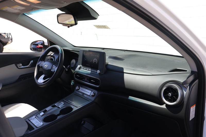 Hyundai Kona Electric Vehicle Full-screen Gallery Image 18