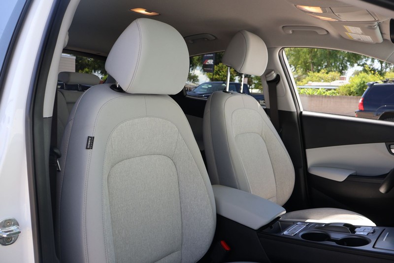 Hyundai Kona Electric Vehicle Full-screen Gallery Image 19