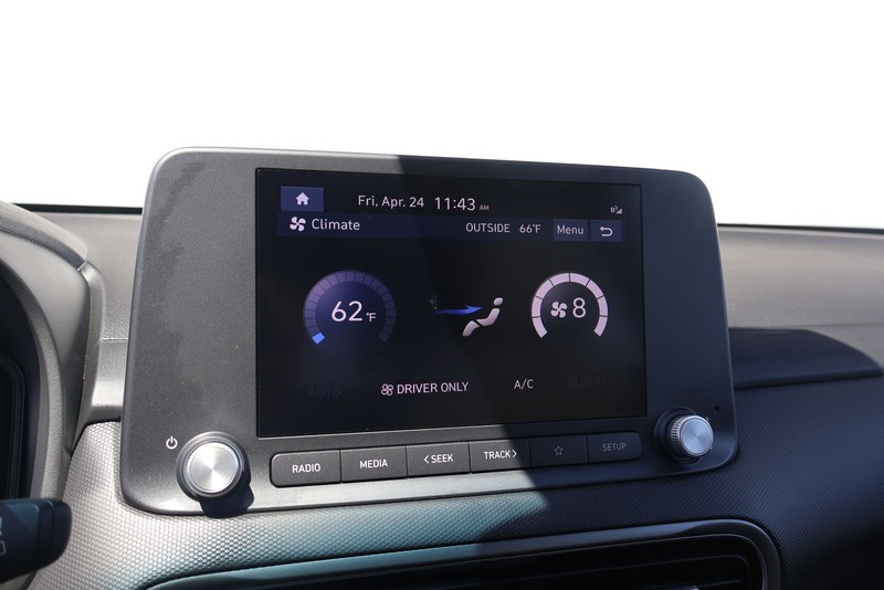 Hyundai Kona Electric Vehicle Full-screen Gallery Image 28