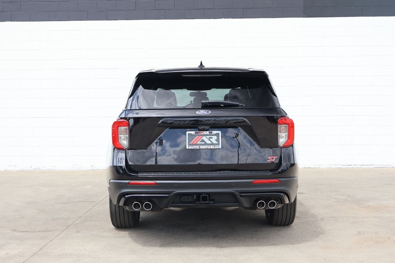 Ford Explorer Vehicle Full-screen Gallery Image 06