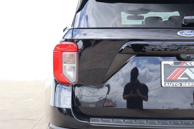 Ford Explorer Vehicle Full-screen Gallery Image 07