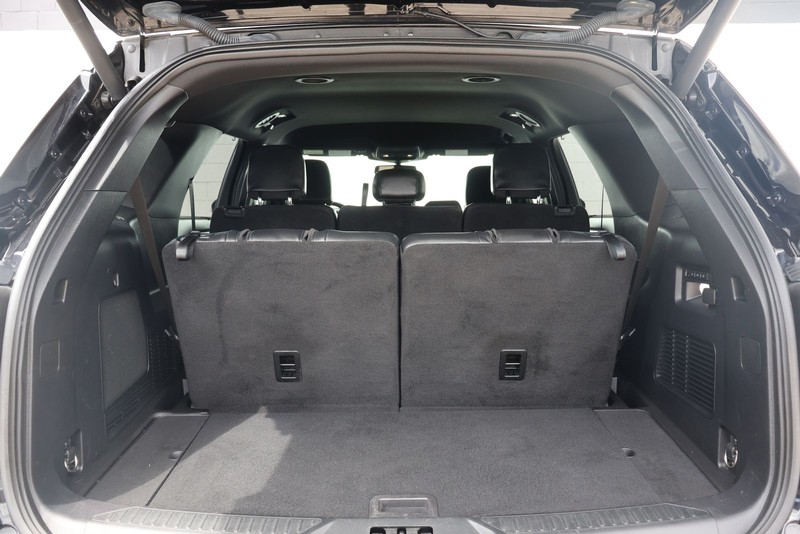 Ford Explorer Vehicle Full-screen Gallery Image 08