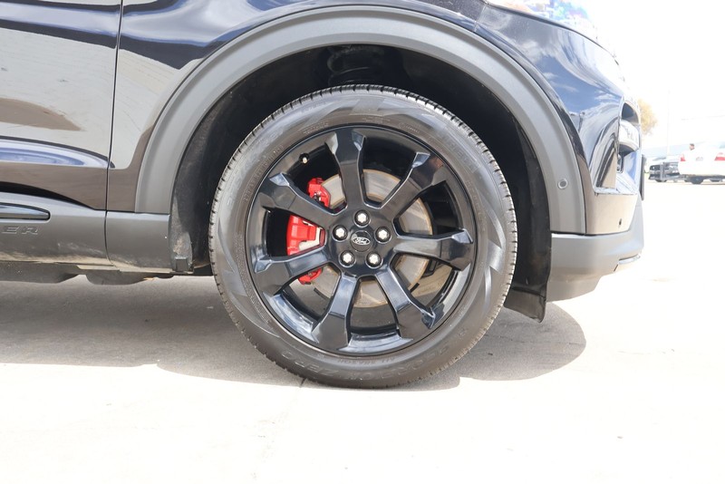 Ford Explorer Vehicle Full-screen Gallery Image 14
