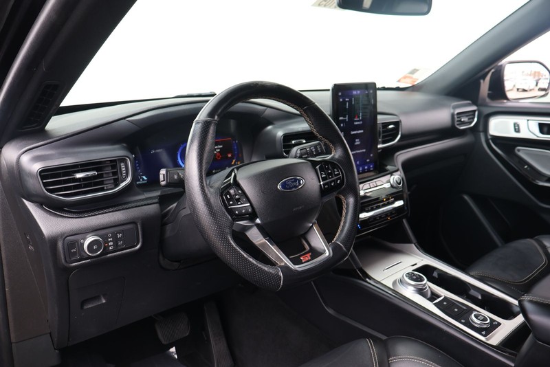 Ford Explorer Vehicle Full-screen Gallery Image 16