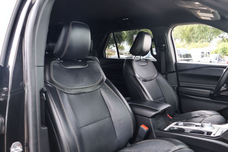 Ford Explorer Vehicle Full-screen Gallery Image 20