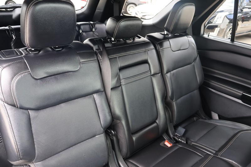 Ford Explorer Vehicle Full-screen Gallery Image 21