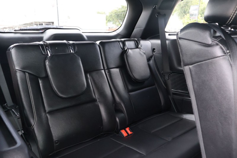 Ford Explorer Vehicle Full-screen Gallery Image 22