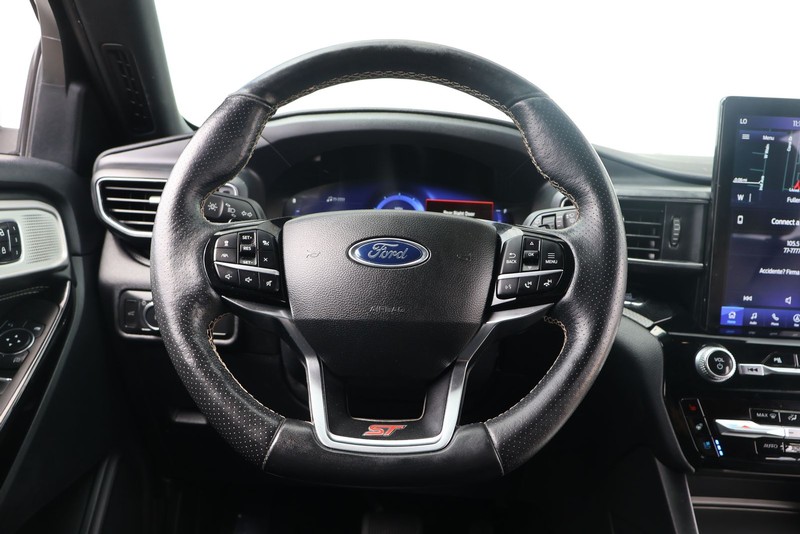 Ford Explorer Vehicle Full-screen Gallery Image 26