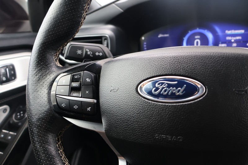 Ford Explorer Vehicle Full-screen Gallery Image 27
