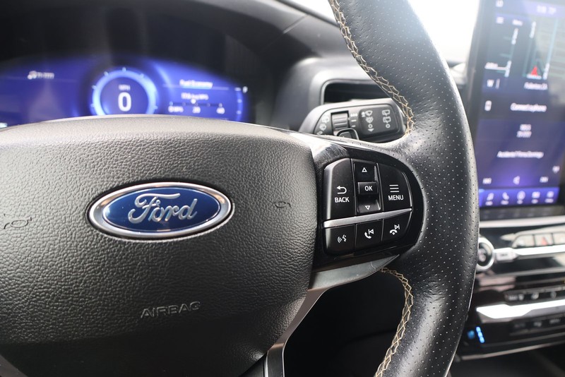 Ford Explorer Vehicle Full-screen Gallery Image 28