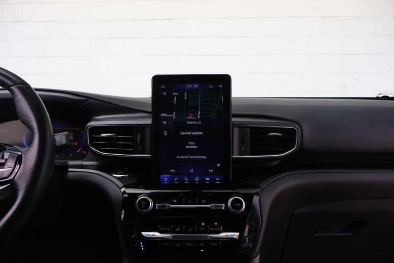 Ford Explorer Vehicle Full-screen Gallery Image 29