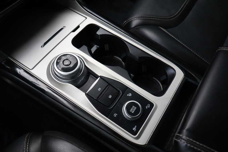 Ford Explorer Vehicle Full-screen Gallery Image 34