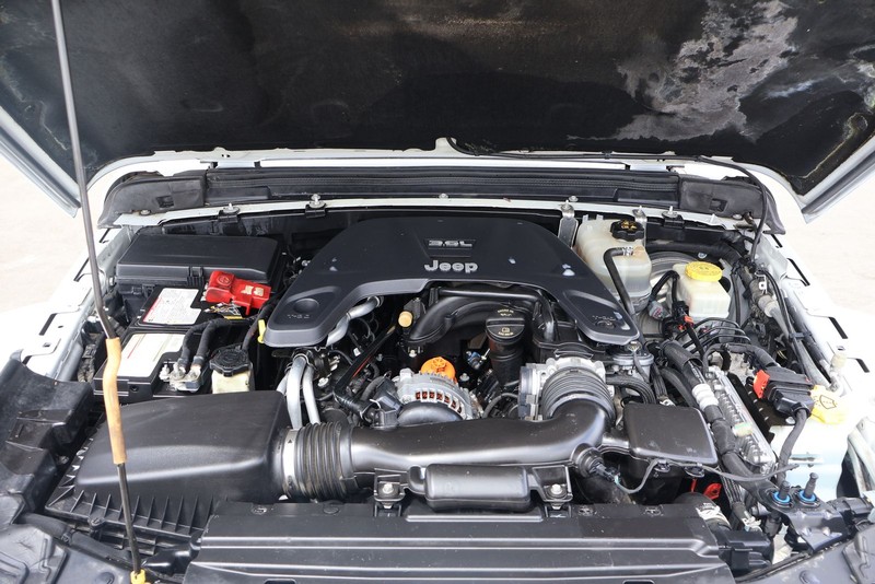 Jeep Wrangler Unlimited Vehicle Full-screen Gallery Image 12