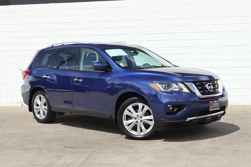 Nissan Pathfinder Vehicle Full-screen Gallery Image 01