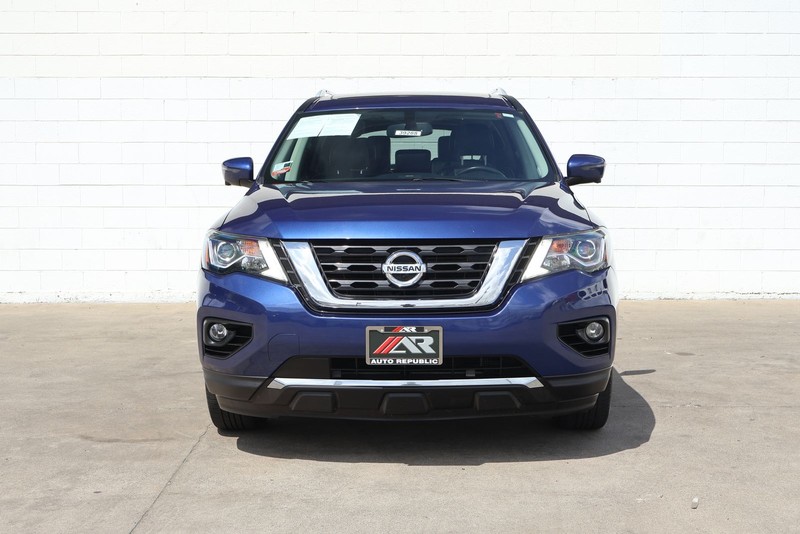 Nissan Pathfinder Vehicle Full-screen Gallery Image 02