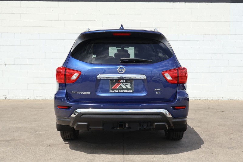 Nissan Pathfinder Vehicle Full-screen Gallery Image 06