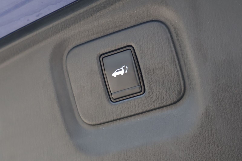 Nissan Pathfinder Vehicle Full-screen Gallery Image 09