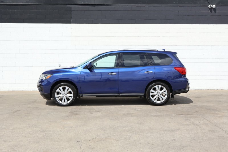 Nissan Pathfinder Vehicle Full-screen Gallery Image 11