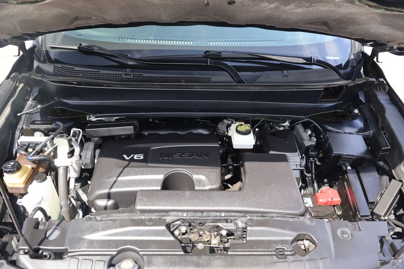 Nissan Pathfinder Vehicle Full-screen Gallery Image 13