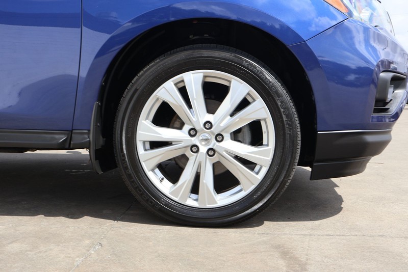 Nissan Pathfinder Vehicle Full-screen Gallery Image 14