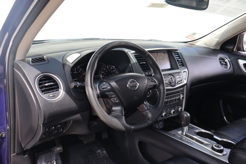 Nissan Pathfinder Vehicle Full-screen Gallery Image 16