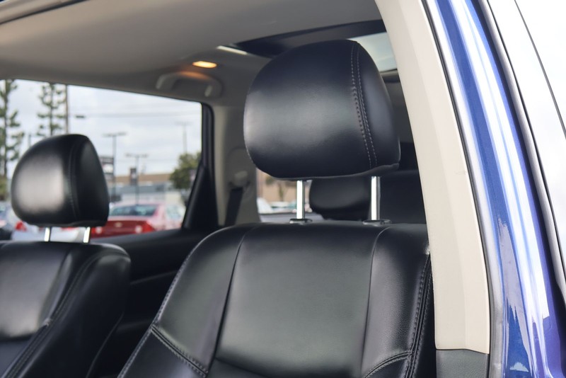Nissan Pathfinder Vehicle Full-screen Gallery Image 18
