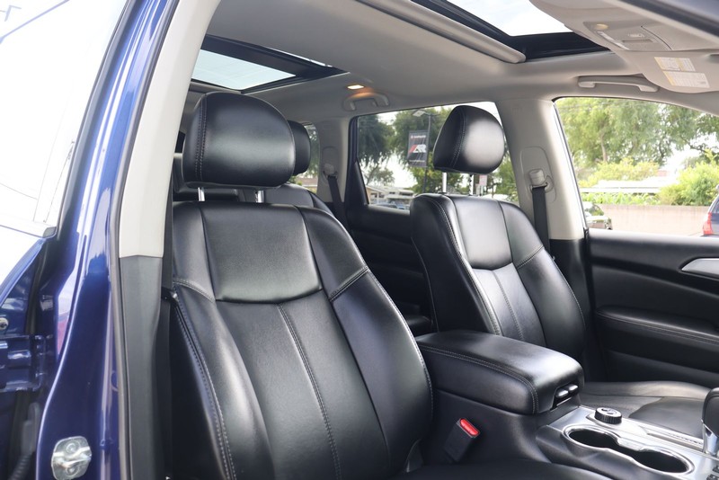 Nissan Pathfinder Vehicle Full-screen Gallery Image 20