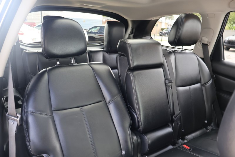 Nissan Pathfinder Vehicle Full-screen Gallery Image 21