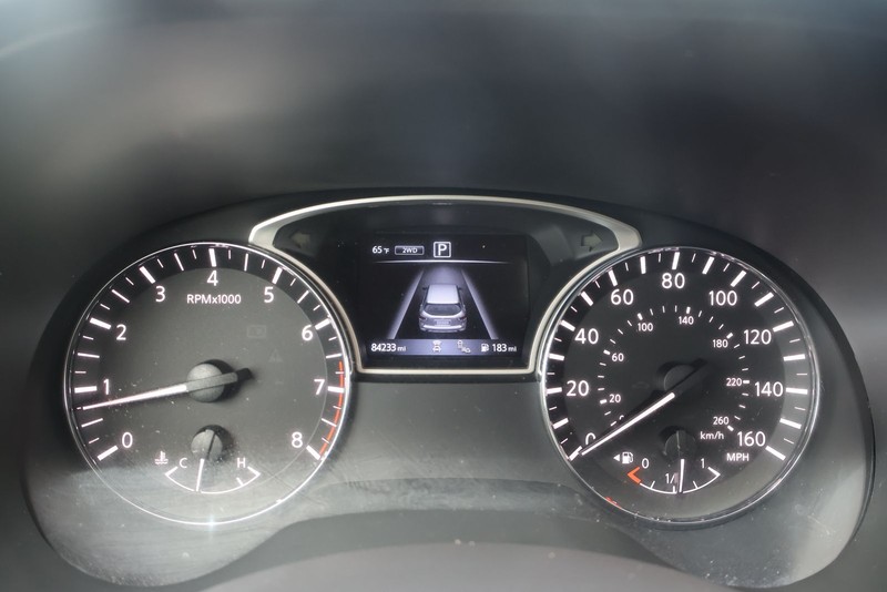 Nissan Pathfinder Vehicle Full-screen Gallery Image 24