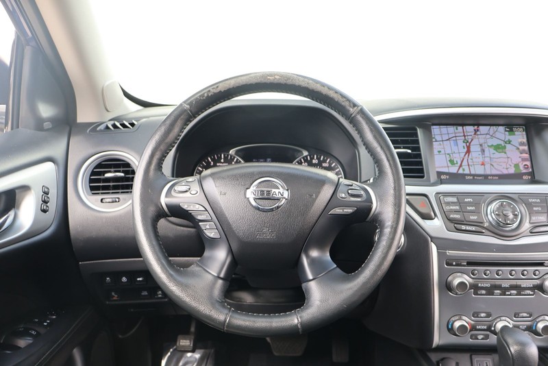 Nissan Pathfinder Vehicle Full-screen Gallery Image 25