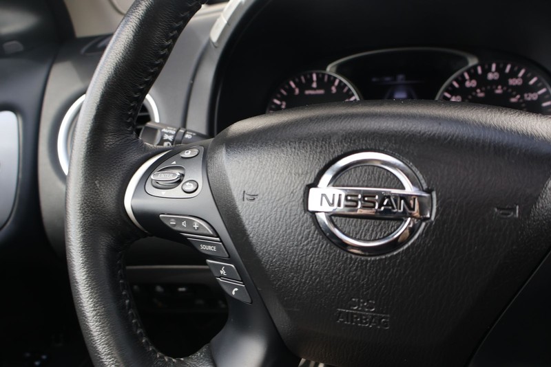 Nissan Pathfinder Vehicle Full-screen Gallery Image 26