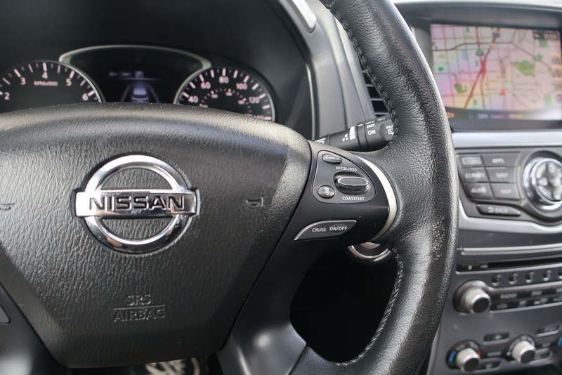 Nissan Pathfinder Vehicle Full-screen Gallery Image 27