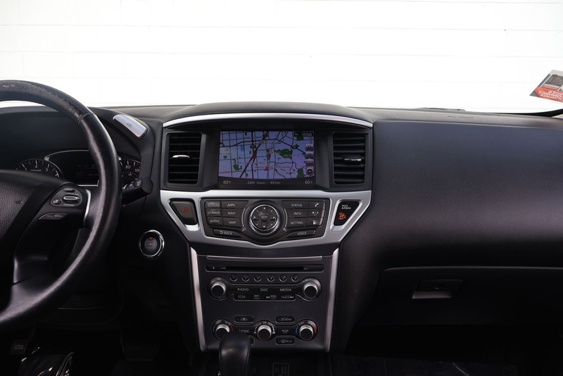 Nissan Pathfinder Vehicle Full-screen Gallery Image 28