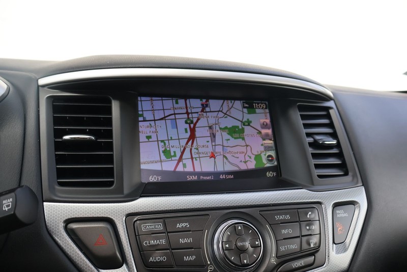 Nissan Pathfinder Vehicle Full-screen Gallery Image 29