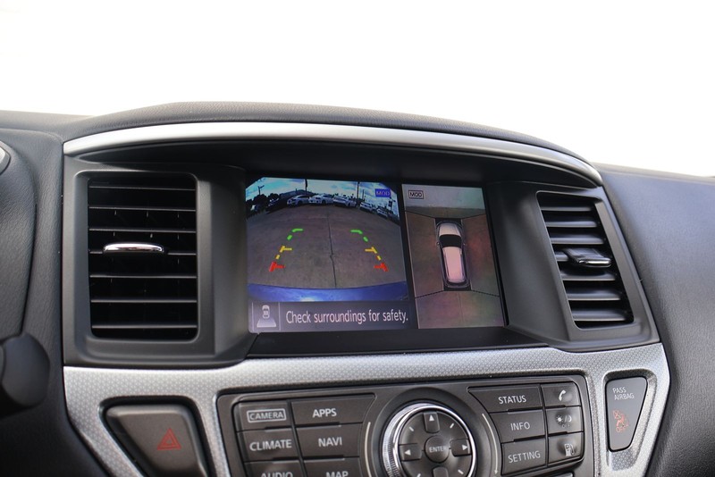 Nissan Pathfinder Vehicle Full-screen Gallery Image 30
