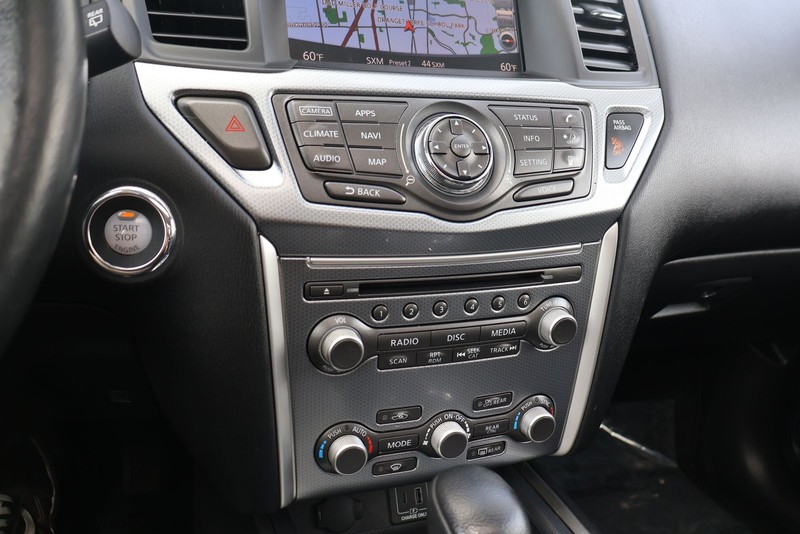 Nissan Pathfinder Vehicle Full-screen Gallery Image 31