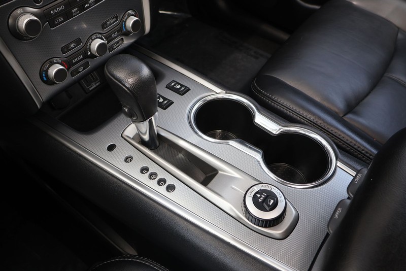Nissan Pathfinder Vehicle Full-screen Gallery Image 32