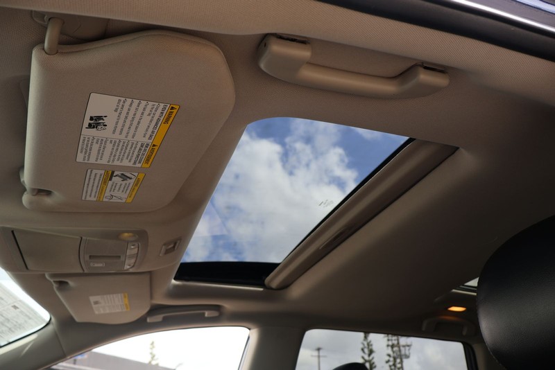 Nissan Pathfinder Vehicle Full-screen Gallery Image 35