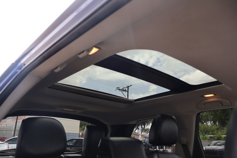 Nissan Pathfinder Vehicle Full-screen Gallery Image 36