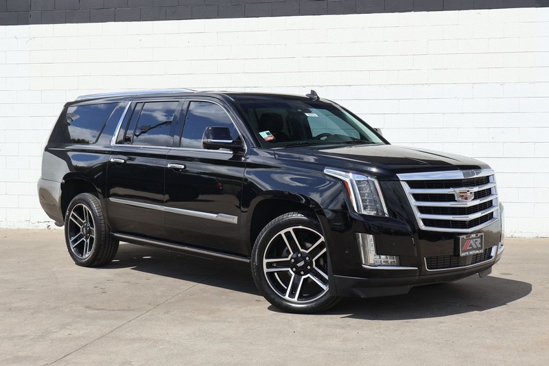 Cadillac Escalade ESV Vehicle Full-screen Gallery Image 01