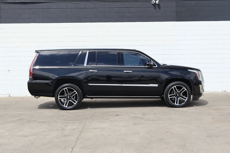 Cadillac Escalade ESV Vehicle Full-screen Gallery Image 04