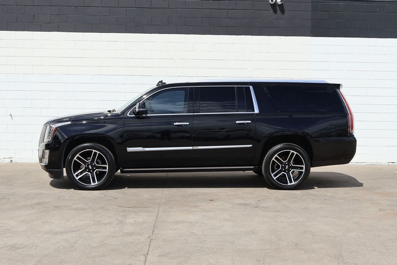 Cadillac Escalade ESV Vehicle Full-screen Gallery Image 10