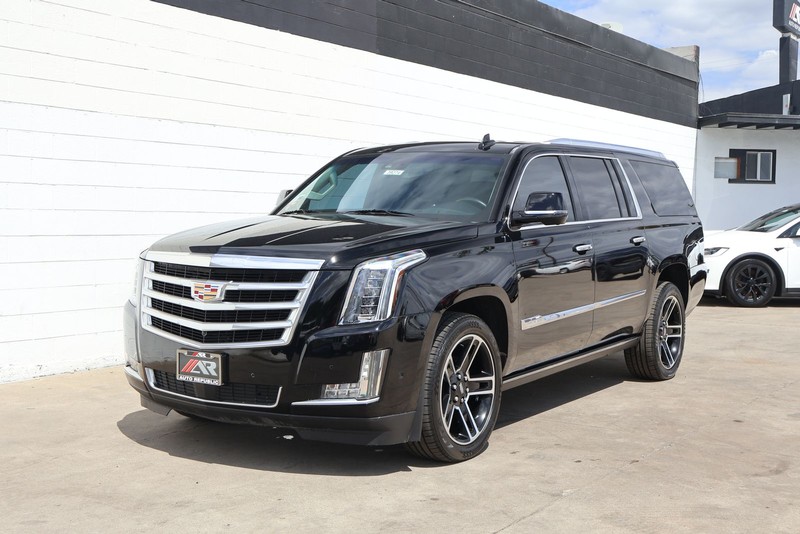 Cadillac Escalade ESV Vehicle Full-screen Gallery Image 11