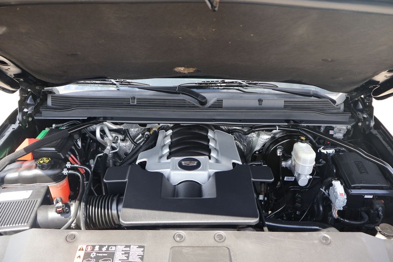 Cadillac Escalade ESV Vehicle Full-screen Gallery Image 12