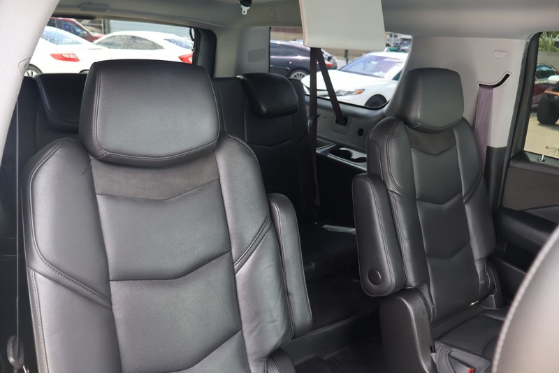 Cadillac Escalade ESV Vehicle Full-screen Gallery Image 20