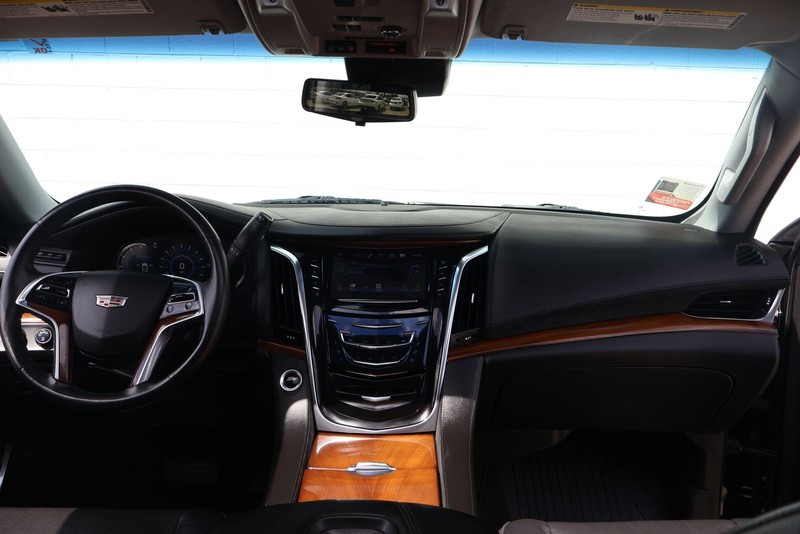 Cadillac Escalade ESV Vehicle Full-screen Gallery Image 23