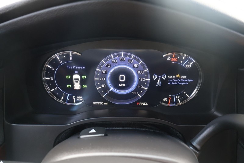 Cadillac Escalade ESV Vehicle Full-screen Gallery Image 24