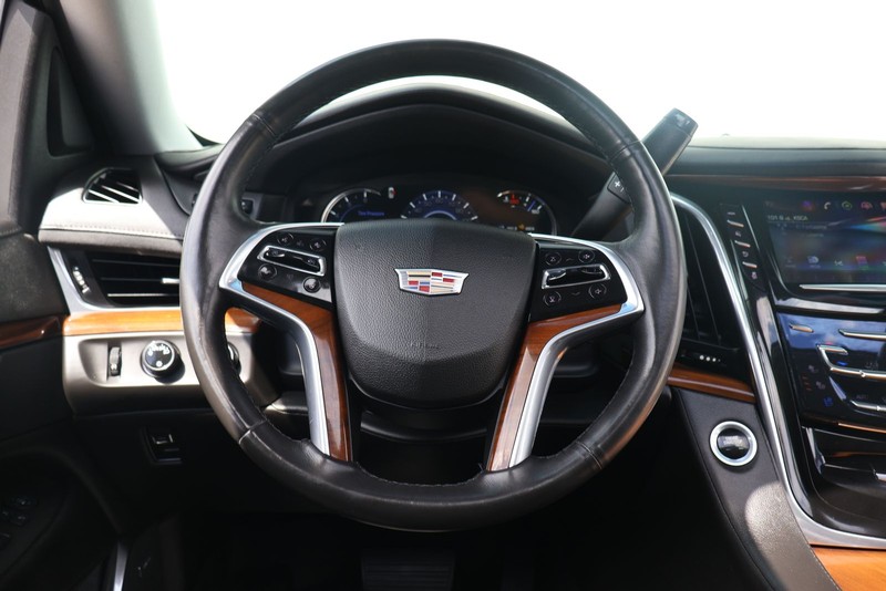 Cadillac Escalade ESV Vehicle Full-screen Gallery Image 25